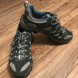 Merrell Ridgepass Women's hiking shoe 9.5 EUC
